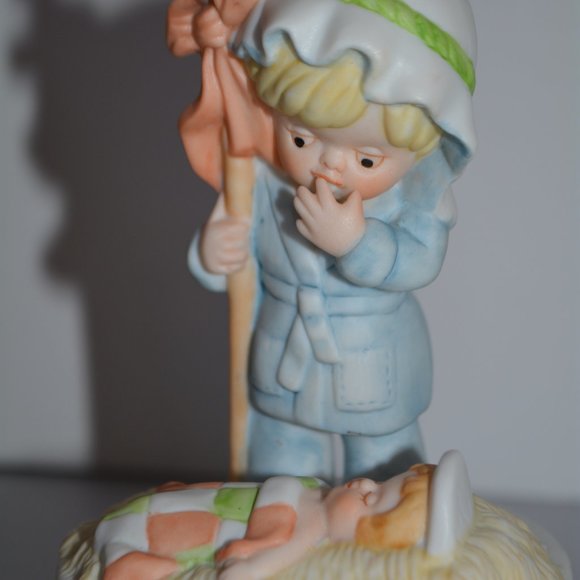 VTG Willitts The First Noel Baby Jesus Manger Christmas Rotating Music Box 6" - Picture 8 of 10